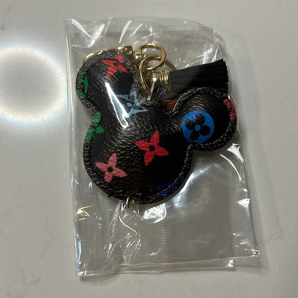 Lot of 2 Disney car keychain - Picture 2 of 3